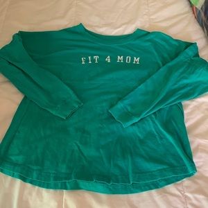 Fit4mom long sleeve oversized shirt. Gently used, no issues!